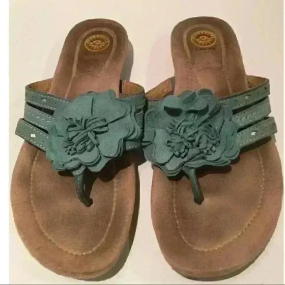 Earth Spirit Blue Suede Floral Flip Flops Size 9 - Picture 1 of 7